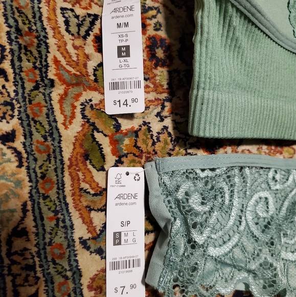 🦋🌹2 Lace Bralettes & Bottoms - Picture 7 of 7